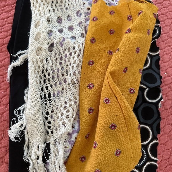 Fabric Scraps/Swatches - Picture 1 of 1